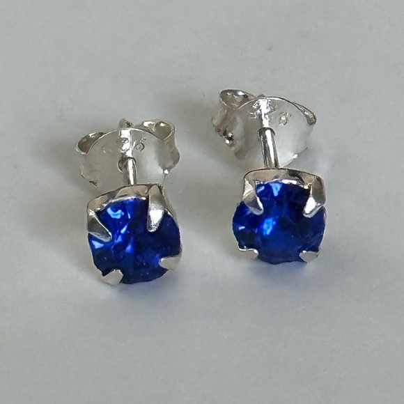 925 Silver blue cz earrings 5mm cubic zirconia stone stunning - Picture 5 of 7